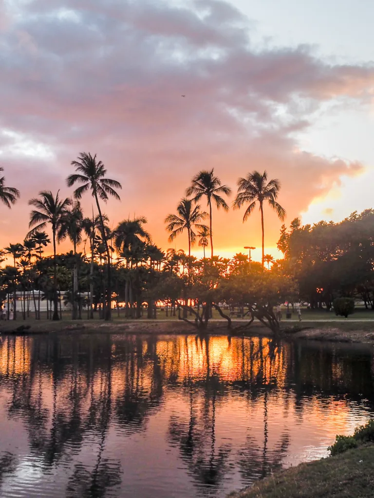 image of Ala Moana Beach Park for a sunset walk in oahu