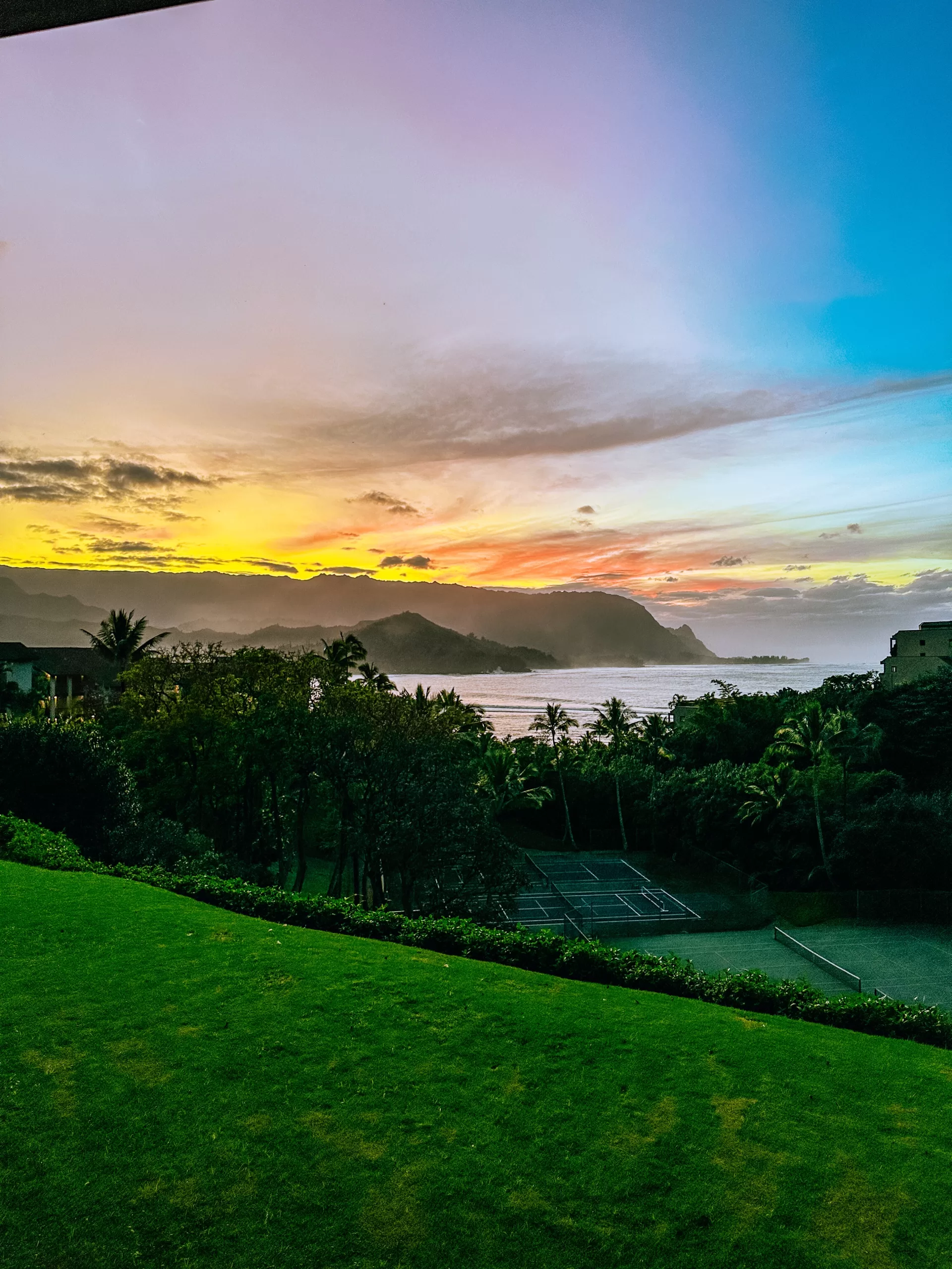 image of sunset at hanalei bay in kauai