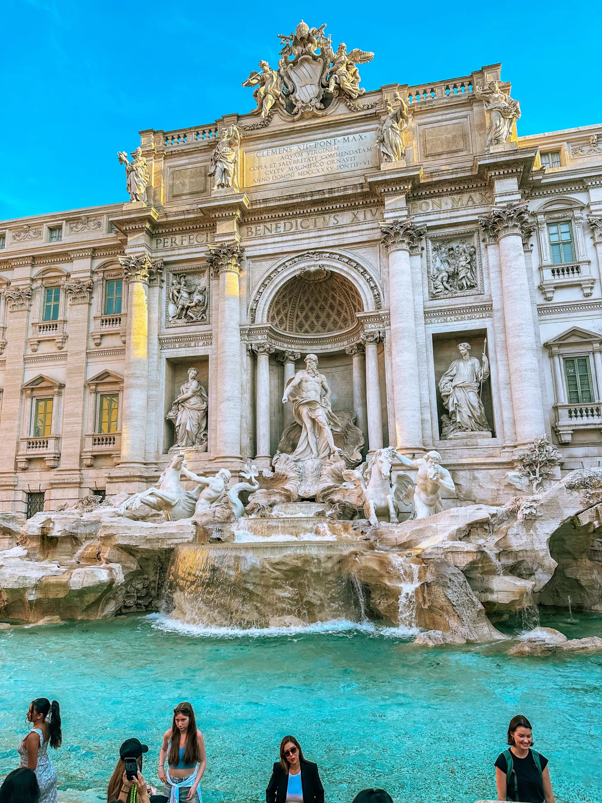 image of trevi fountain in rome